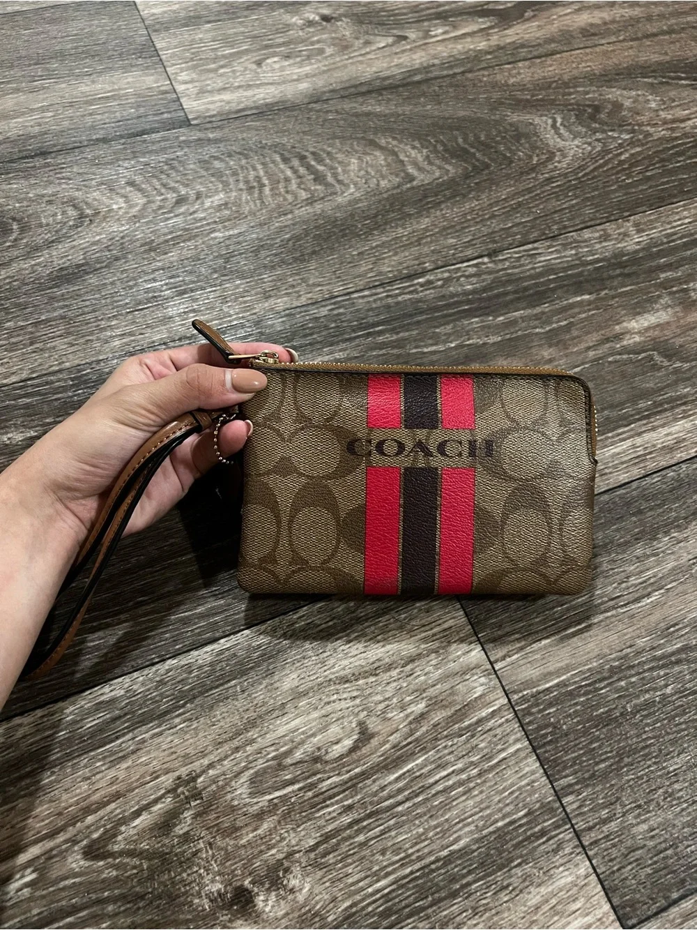 Coach 100% wristlet bold